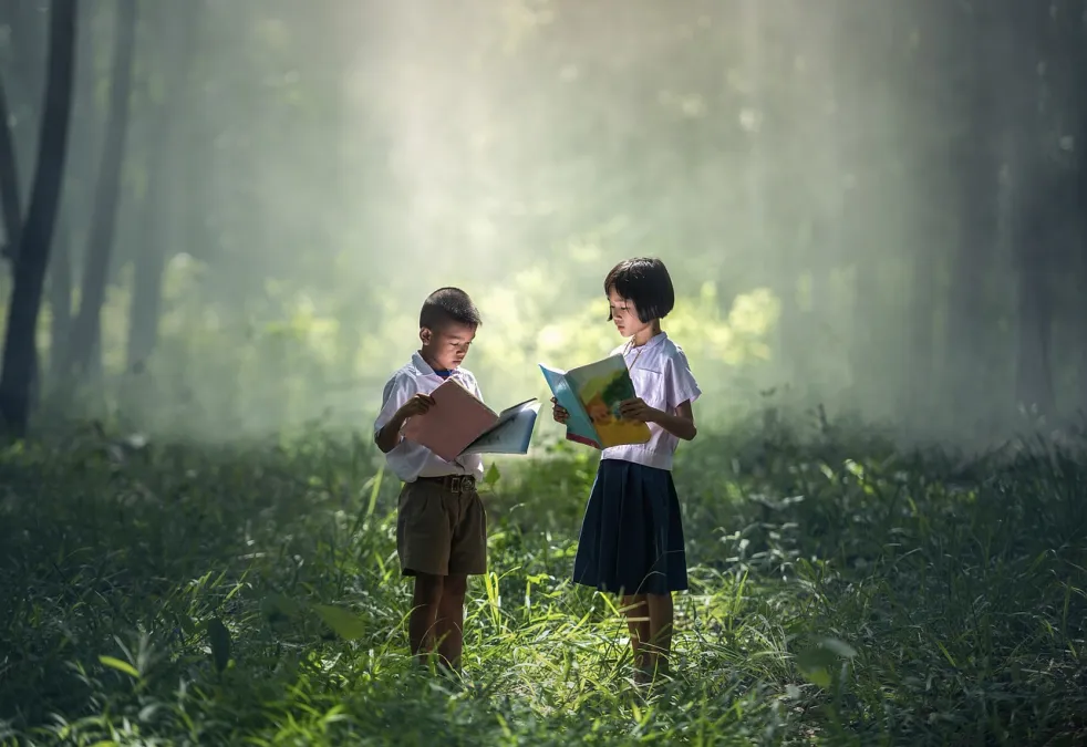 two kids reading